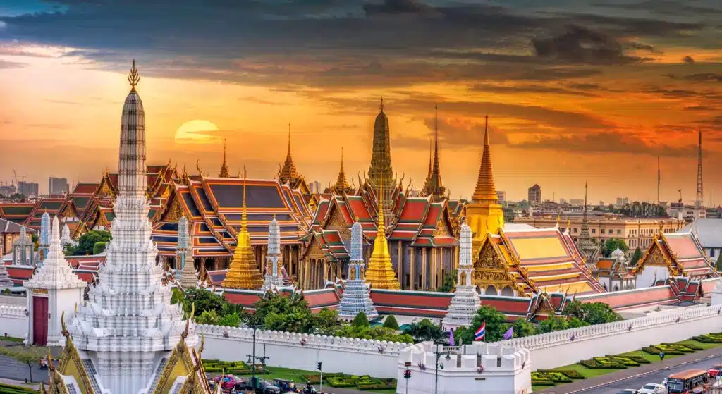 Grand palace and Wat phra keaw at sunset bangkok